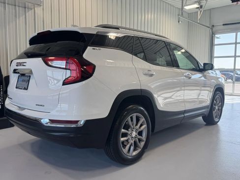 Used 2024 GMC Terrain SLT AWD/4WD image 3
