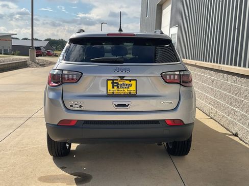 Used 2022 Jeep Compass Latitude image 5