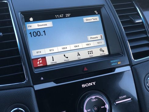 Used 2018 Ford Taurus Limited image 18