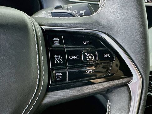Used 2022 Jeep Grand Cherokee Overland AWD/4WD image 24