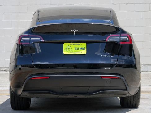 Used 2022 Tesla Model Y Long Range AWD/4WD image 11