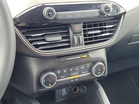Used 2022 Ford Escape SE w/ SE Sport Appearance Package FWD image 25
