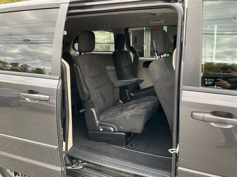 Used 2015 Dodge Grand Caravan SXT image 13