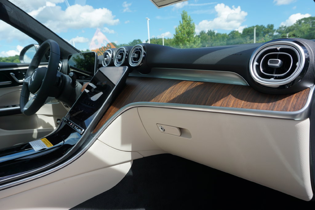 Used 2025 Mercedes-Benz C 300 4MATIC Sedan image 67