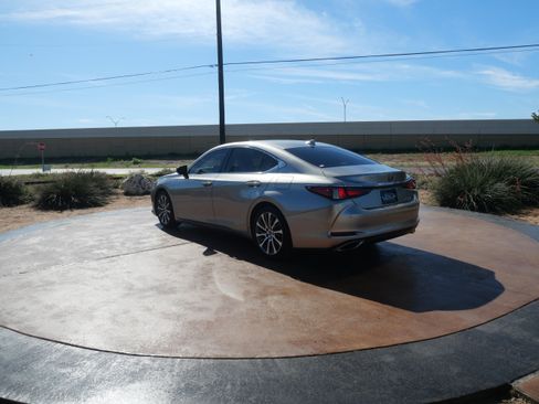 Used 2019 Lexus ES 350 w/ Premium Package image 4