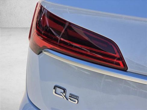 Used 2023 Audi Q5 2.0T Premium w/ Convenience Package image 11