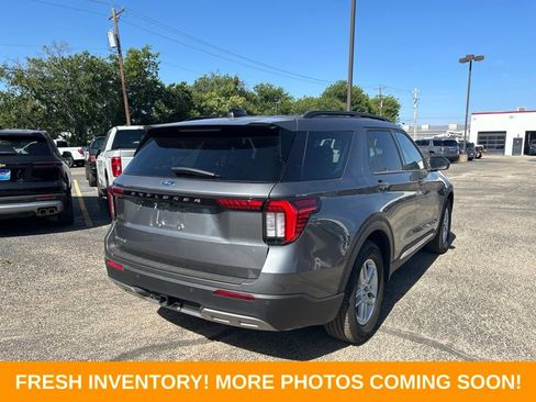 Used 2025 Ford Explorer Active w/ Active Comfort Package RWD image 3