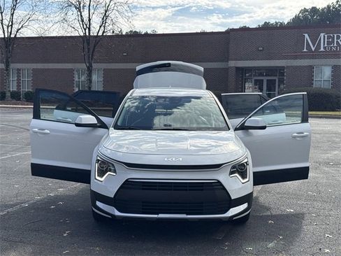 Certified 2025 Kia Niro LX image 9