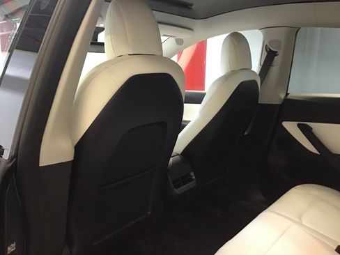 Used 2022 Tesla Model Y Performance image 12