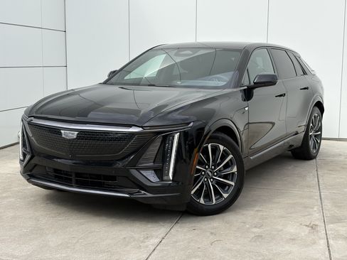 Used 2024 Cadillac Lyriq Sport w/ LPO, Floor Liner Package AWD/4WD image 2