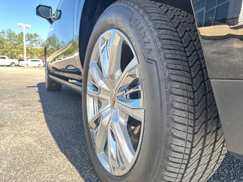 Used 2023 Chevrolet Suburban High Country image 22