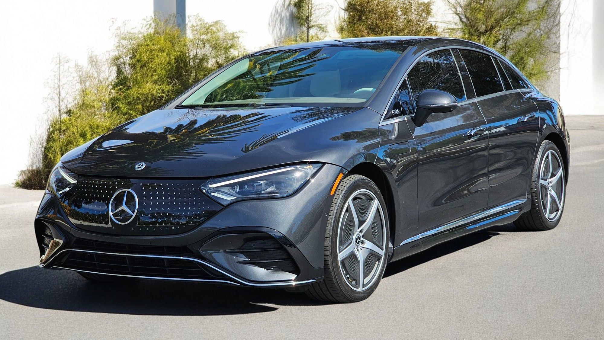 Used 2023 Mercedes-Benz EQE 500 4MATIC Sedan w/ Exclusive Trim Package image 5