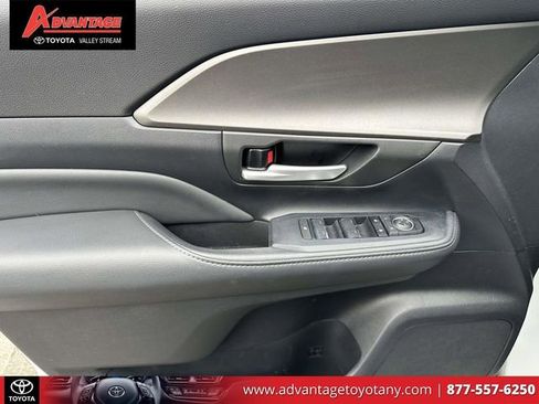 Used 2024 Toyota Grand Highlander AWD image 21