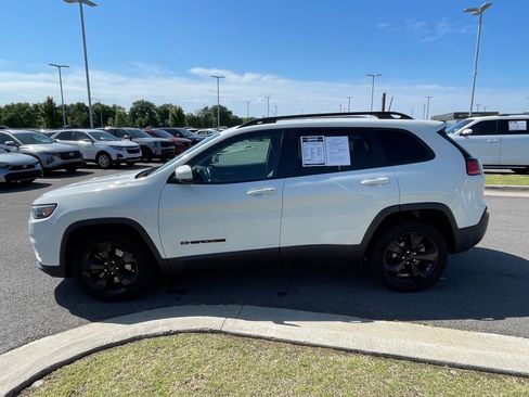 Used 2019 Jeep Cherokee Latitude Plus FWD image 4