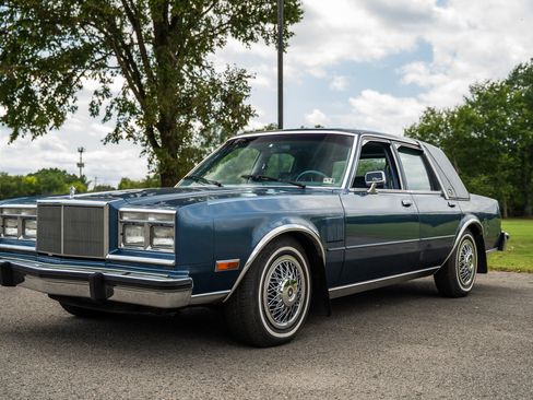 Used 1988 Chrysler Fifth Avenue RWD image 6