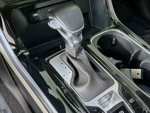 Used 2023 Kia Carnival SX Prestige image 19