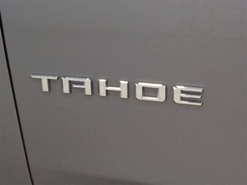 Used 2022 Chevrolet Tahoe LT w/ Luxury Package image 12