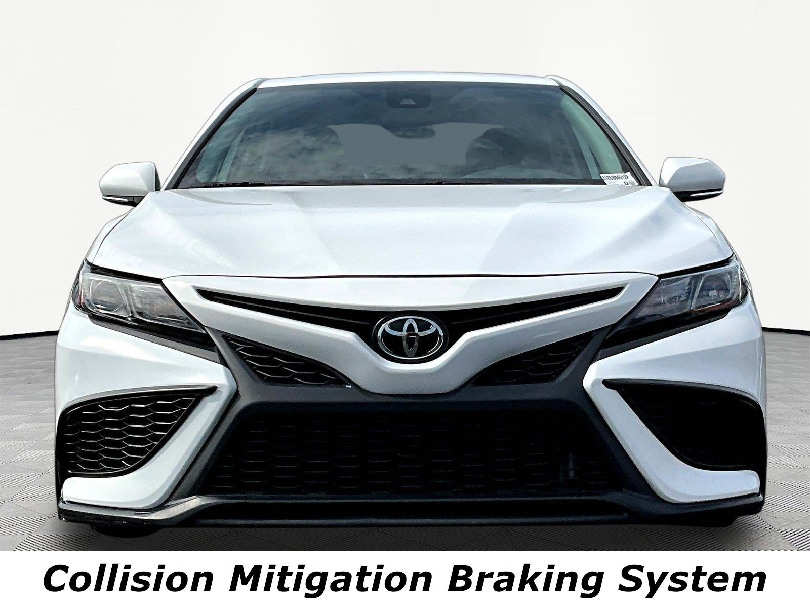 Used 2024 Toyota Camry SE FWD image 2