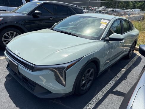 Used 2025 Kia K4 LXS image 1