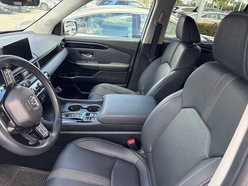 Used 2025 Honda Pilot Touring image 18