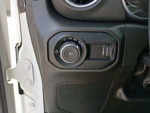 Used 2023 Jeep Wrangler Unlimited Sahara w/ Cold Weather Group AWD/4WD image 20