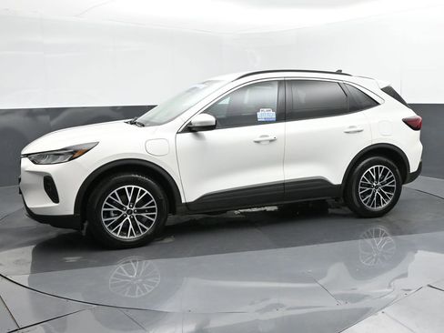 New 2024 Ford Escape SE image 2