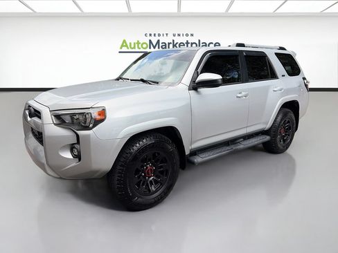 Used 2022 Toyota 4Runner SR5 RWD image 3
