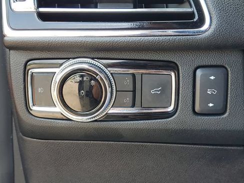 Used 2019 Lincoln Navigator Reserve AWD/4WD image 18