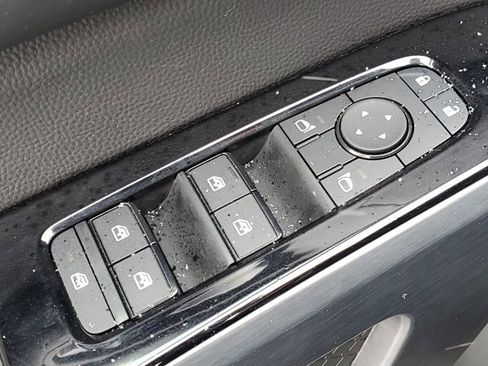 Certified 2025 Nissan Pathfinder SL image 23