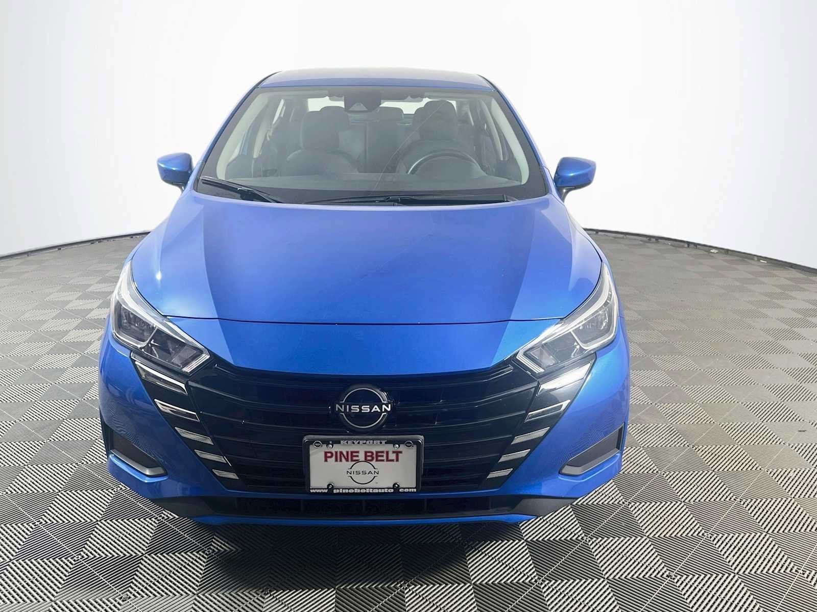 Used 2024 Nissan Versa SV FWD image 2