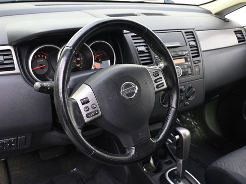 Used 2008 Nissan Versa Hatchback w/ Convenience Pkg FWD image 9