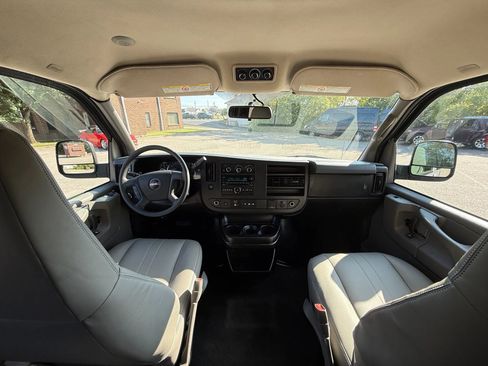 Used 2015 GMC Savana 3500 LT w/ LT Preferred Equipment Group image 19