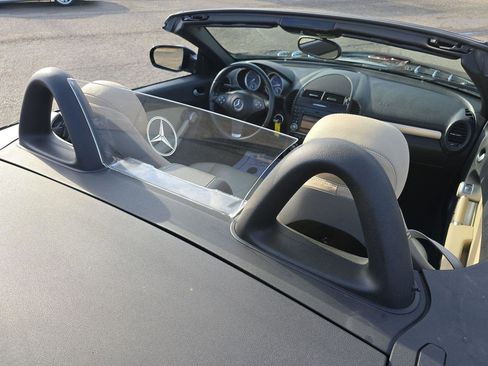 Used 2011 Mercedes-Benz SLK 300 image 7