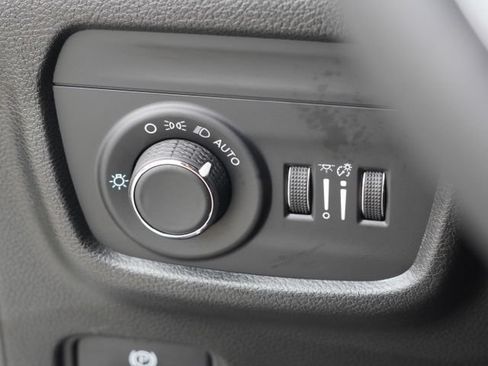 Used 2024 Jeep Grand Cherokee Laredo X RWD image 18