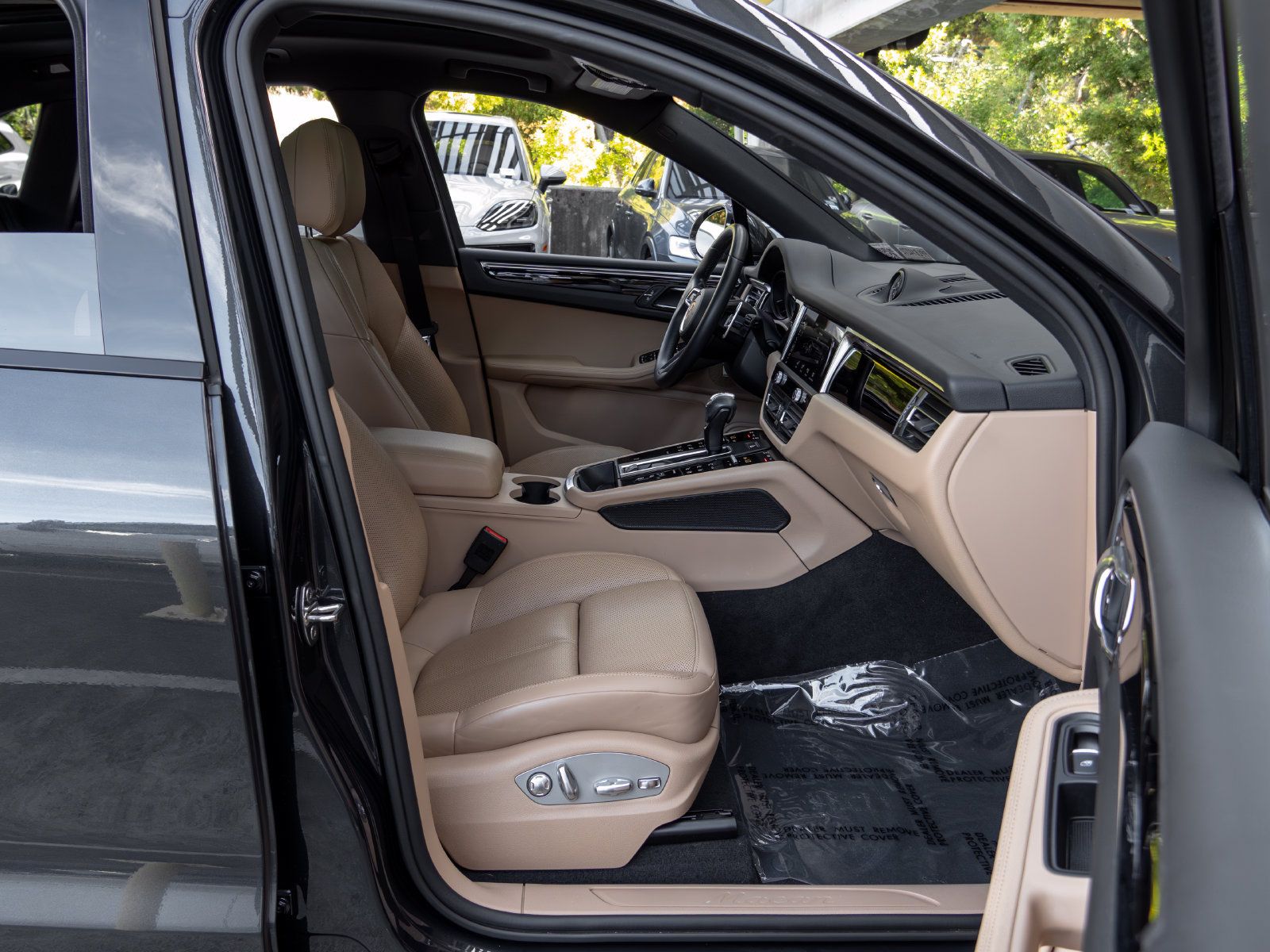 Certified 2023 Porsche Macan AWD/4WD image 56