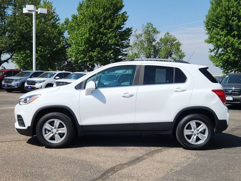 Used 2020 Chevrolet Trax LT w/ Driver Confidence Package AWD/4WD image 2