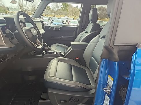 Used 2024 Ford Bronco Outer Banks image 9
