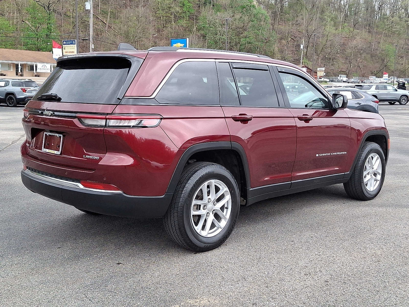 Used 2023 Jeep Grand Cherokee Laredo w/ Luxury Tech Group I AWD/4WD image 6