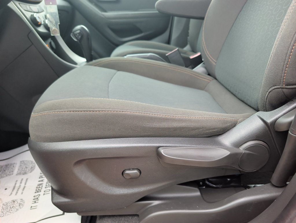Used 2020 Chevrolet Trax LS FWD image 8