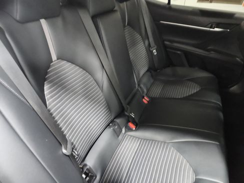 Used 2022 Toyota Camry SE image 13