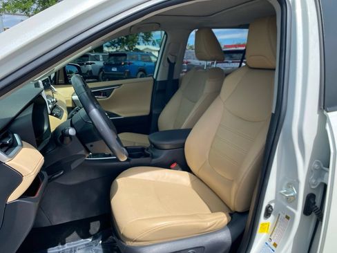 Used 2020 Toyota RAV4 Limited w/ Limited Grade Weather Package AWD/4WD image 10