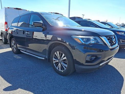 Used 2020 Nissan Pathfinder S image 1