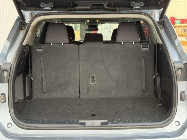 Used 2023 Toyota Highlander LE FWD image 34