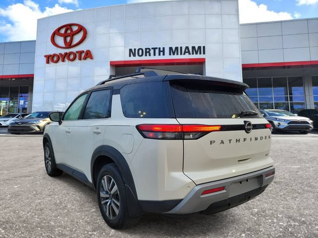 Used 2024 Nissan Pathfinder SL FWD image 3