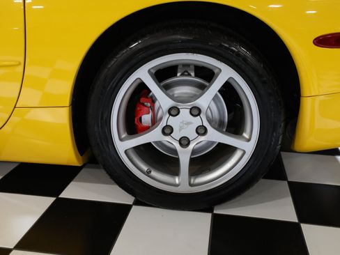 Used 2000 Chevrolet Corvette Coupe w/ Memory Pkg RWD image 39