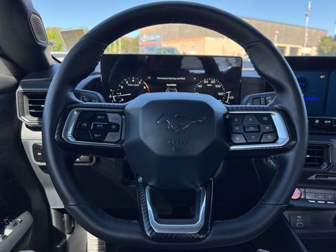 Used 2025 Ford Mustang Coupe image 22