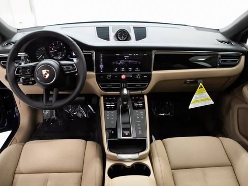 Certified 2025 Porsche Macan image 13