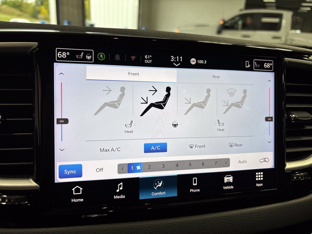 Used 2025 Chrysler Pacifica Select FWD image 17