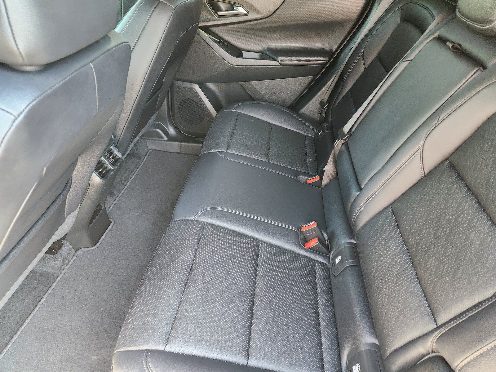 Used 2025 Chevrolet Equinox LT w/ Convenience Package II FWD image 12