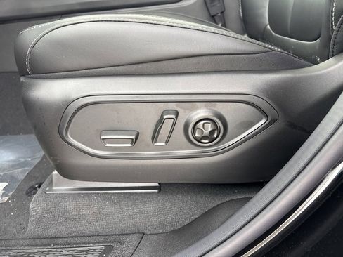 New 2025 Jeep Grand Cherokee L Limited w/ Trailer Tow Package image 21